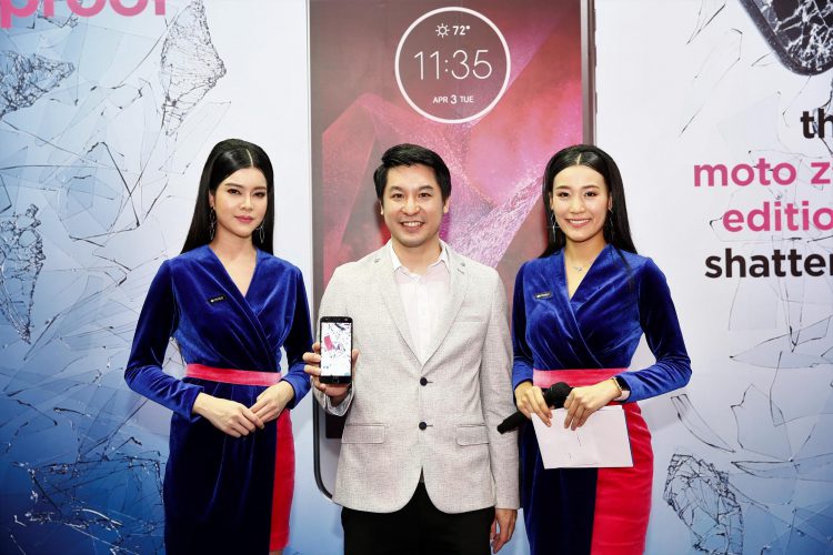 Moto Z2 Force มาพร้อมเทคโนโลยี ShatterShield ป้องกันแรงกระแทกหน้าจอ 5 ชั้น สเปกแฟลกชิป ขายไทยแล้ว
