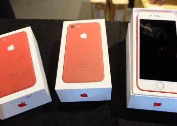 iStudio by SPVi ล้างสต็อก iPhone 7 (Product Red) 128GB ราคา 17,000 บาทที่งาน Commart