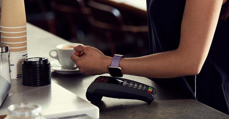 Fitbit เปิดตัว Smartwatch รุ่นใหม่ Versa กันน้ำได้ แบตเตอรี่อยู่ได้นาน 4 วัน เริ่มต้นราว 6,250 บาท