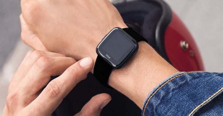 Fitbit เปิดตัว Smartwatch รุ่นใหม่ Versa กันน้ำได้ แบตเตอรี่อยู่ได้นาน 4 วัน เริ่มต้นราว 6,250 บาท