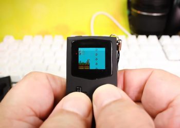 พบกับ Game Boy ขนาดเล็กที่สุดในโลก พอๆ กับนิ้วหัวแม่มือ ใช้เป็นพวงกุญแจได้สบาย (มีคลิป)