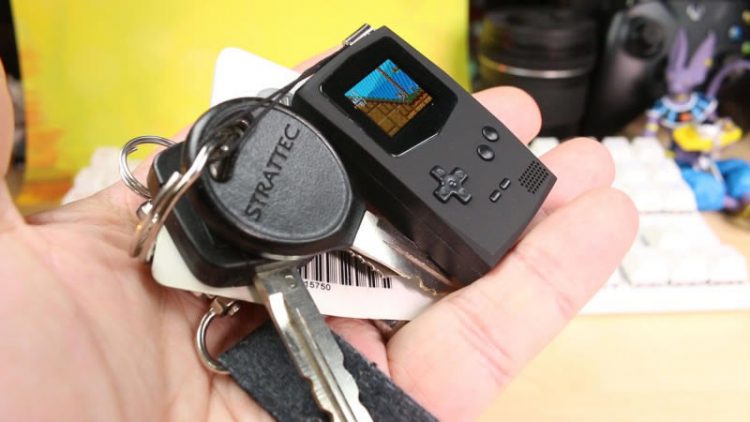 พบกับ Game Boy ขนาดเล็กที่สุดในโลก พอๆ กับนิ้วหัวแม่มือ ใช้เป็นพวงกุญแจได้สบาย (มีคลิป)