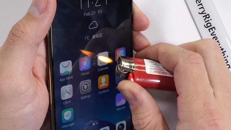 Vivo X20 Plus UD ถูกทดสอบความทนทาน เพื่อทำลายเซ็นเซอร์สแกนลายนิ้วมือใต้จอแสดงผล (มีคลิป)