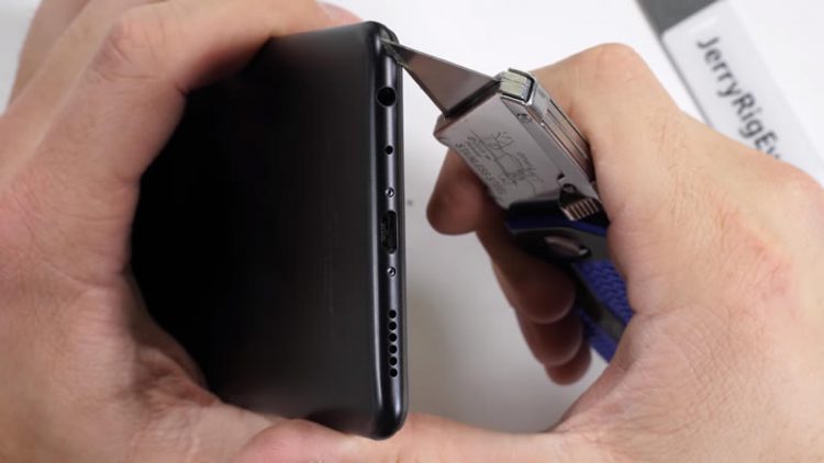 Vivo X20 Plus UD ถูกทดสอบความทนทาน เพื่อทำลายเซ็นเซอร์สแกนลายนิ้วมือใต้จอแสดงผล (มีคลิป)