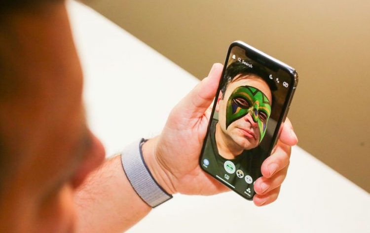 นี่คือความแตกต่างระหว่าง AR Emoji ของ Samsung กับ Animoji ของ Apple