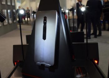 Vivo X20 Plus UD ถูกทดสอบความทนทาน เพื่อทำลายเซ็นเซอร์สแกนลายนิ้วมือใต้จอแสดงผล (มีคลิป)