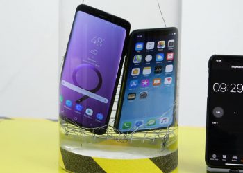 Waterproof Test!! เปรียบเทียบ Samsung Galaxy S9 Plus vs iPhone X รุ่นไหนกันน้ำได้ดีกว่ากัน