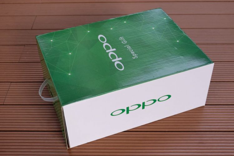 Philips Hue หลอดไฟเปลี่ยนสีอัจฉริยะ สั่งการผ่านแอพเปลี่ยนสีไฟได้มากถึง 16 ล้านเฉดสี เปิดตัวในไทยทางการ