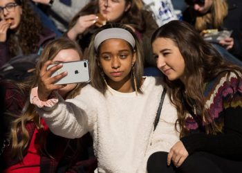 ของมันต้องมี!! ผลสำรวจชี้ 82% ของเด็กวัยรุ่นในสหรัฐอเมริกา เป็นเจ้าของ iPhone