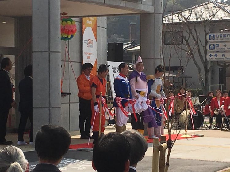 นักการเมืองของประเทศญี่ปุ่น แต่งคอสเพลย์เป็นตัวละครจากการ์ตูนชุด Dragon Ball