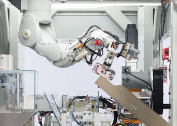 Apple เปิดตัว Daisy หุ่นยนต์แยกชิ้นส่วน iPhone ตัวใหม่ สร้างขึ้นจากชิ้นส่วนของ Liam แยกชิ้นส่วน iPhone ได้ 9 รุ่น