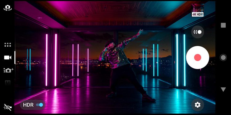 SONY Xperia XZ2 สมาร์ทโฟนแฟล็กชิพเทคโนโลยีแห่งอนาคตดีไซน์ใหม่หมด จองวันนี้แถม PlayStation 4 จำนวนจำกัด