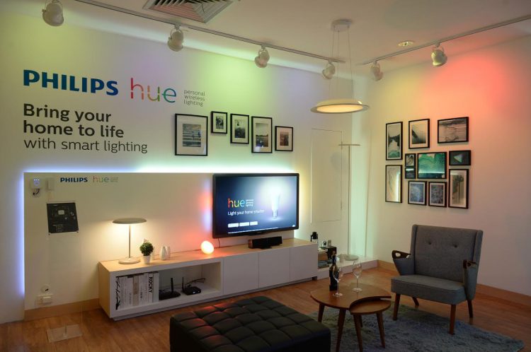 Philips Hue หลอดไฟเปลี่ยนสีอัจฉริยะ สั่งการผ่านแอพเปลี่ยนสีไฟได้มากถึง 16 ล้านเฉดสี เปิดตัวในไทยทางการ
