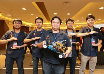 ทีม LKB48 สถาบันเทคโนโลยีพระจอมเกล้าเจ้าคุณทหารลาดกระบัง คว้าแชมป์ประกวดซอฟต์แวร์ควบคุมรถยนต์จำลองไร้คนขับ