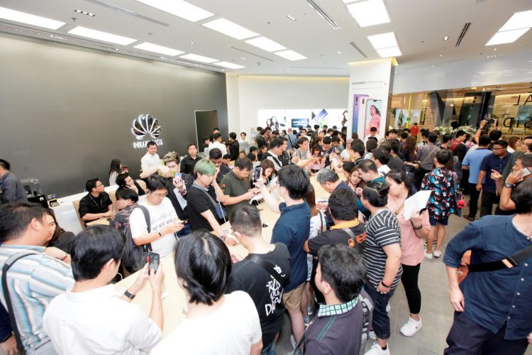 SONY Xperia XZ2 สมาร์ทโฟนแฟล็กชิพเทคโนโลยีแห่งอนาคตดีไซน์ใหม่หมด จองวันนี้แถม PlayStation 4 จำนวนจำกัด