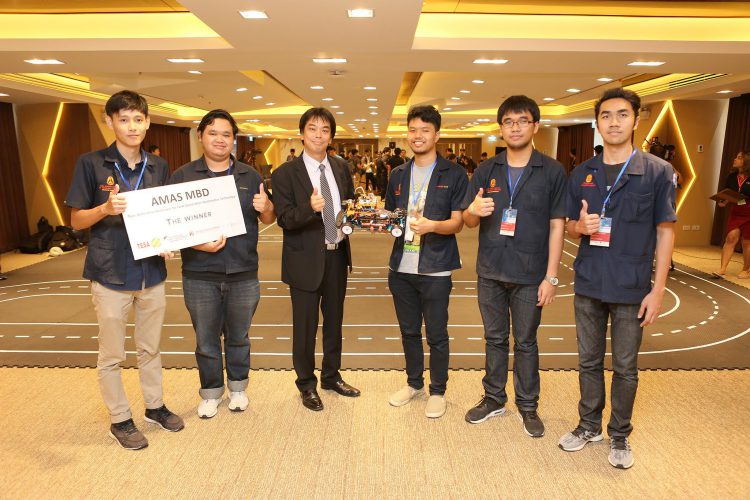 ทีม LKB48 สถาบันเทคโนโลยีพระจอมเกล้าเจ้าคุณทหารลาดกระบัง คว้าแชมป์ประกวดซอฟต์แวร์ควบคุมรถยนต์จำลองไร้คนขับ