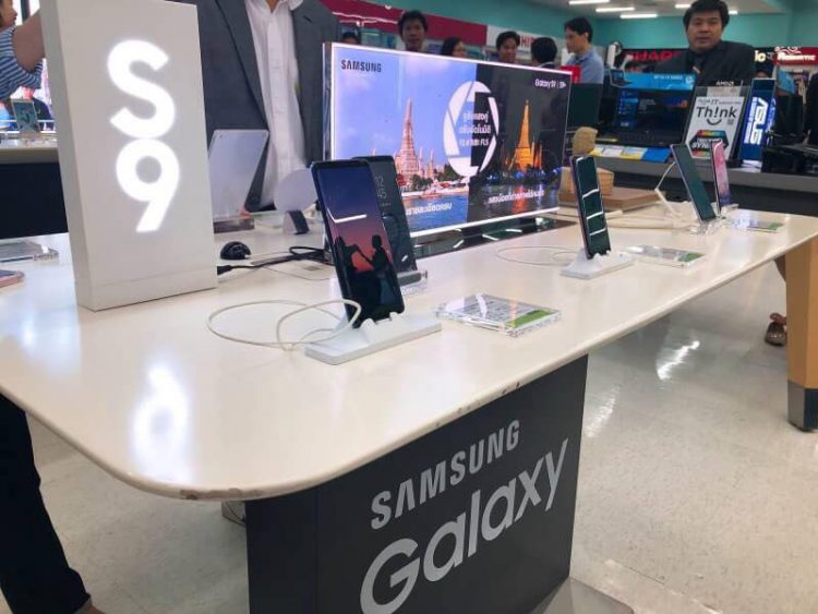 AIS จับมือกับ Tesco Lotus เนรมิตรพื้นที่ Digital Zone ใน 190 สาขาทั่วประเทศ  รับสิทธิ์ซื้อ iPhone5S ในราคาเพียง 2,900 บาทเมื่อสมัครแพค 499 บาท ขึ้นไป