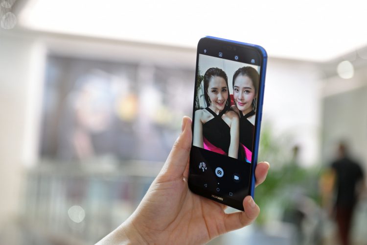 HUAWEI nova 3e เปิดตัวในไทยทางการ กล้องหน้า 24 MP รอม 128GB เพียง 10,990 บาท ของแถมมูลค่า 4,980 บาทเปิดจองแล้ววันนี้