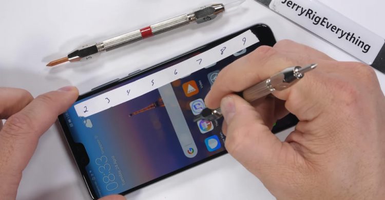 จะรอดมั้ย!! Huawei P20 Pro ถูกทดสอบความแข็งแกร่ง ด้วยการขีดข่วนจากใบมีด ลนไฟ และจับงอเครื่อง