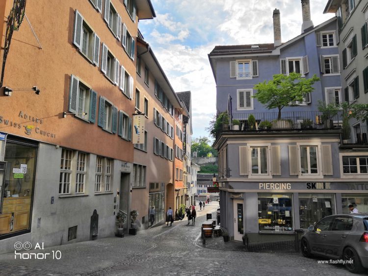 รีวิว Honor 10 สุดยอดแฟลกชิป กล้องคู่ 24MP พร้อม AI  อัจฉริยะ ดีไซน์กระจก Aurora สุดงาม ความจุ 128GB ราคาสุดคุ้ม