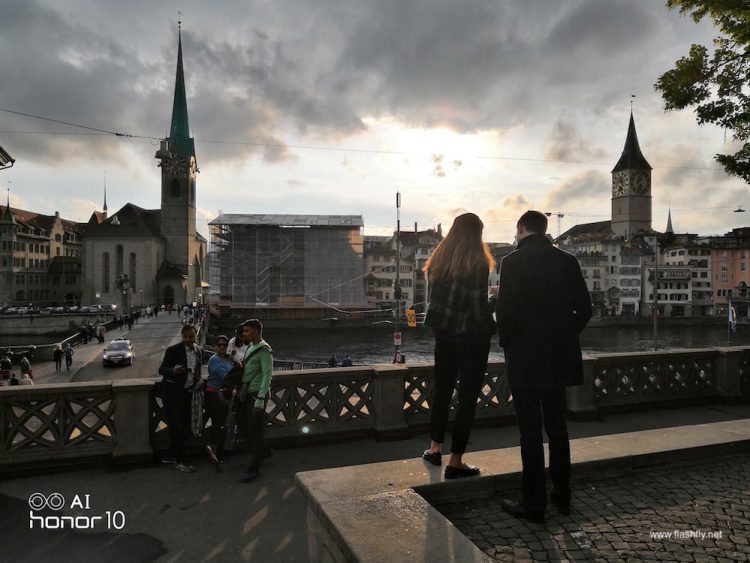 รีวิว Honor 10 สุดยอดแฟลกชิป กล้องคู่ 24MP พร้อม AI  อัจฉริยะ ดีไซน์กระจก Aurora สุดงาม ความจุ 128GB ราคาสุดคุ้ม