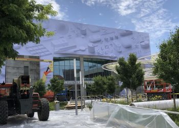 Apple เริ่มตกแต่งสถานที่จัดงาน WWDC 2018 แล้ว โดยปีนี้ยังคงจัดที่ McEnery Convention Center เมืองซานโฮเซ่
