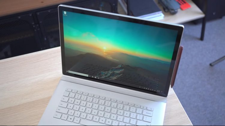 เปรียบเทียบ Microsoft Surface Book 2 กับ Apple MacBook Pro 2016 รุ่น 15 นิ้ว