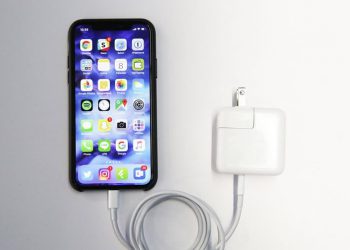ตอกย้ำข่าวลือ!! iPhone รุ่นใหม่ในปีนี้ จะแถมอุปกรณ์ชาร์จเร็ว 18W USB-C Charger มาให้ในกล่อง