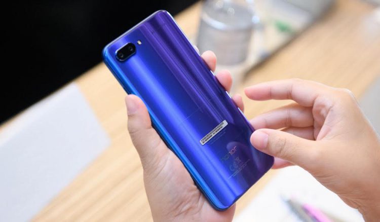 รีวิว Honor 10 สุดยอดแฟลกชิป กล้องคู่ 24MP พร้อม AI  อัจฉริยะ ดีไซน์กระจก Aurora สุดงาม ความจุ 128GB ราคาสุดคุ้ม