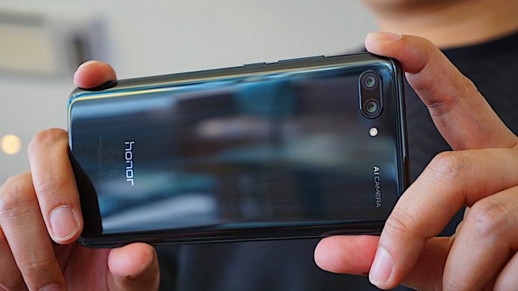 รีวิว Honor 10 สุดยอดแฟลกชิป กล้องคู่ 24MP พร้อม AI  อัจฉริยะ ดีไซน์กระจก Aurora สุดงาม ความจุ 128GB ราคาสุดคุ้ม