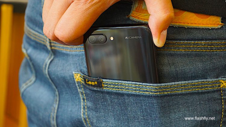 รีวิว Honor 10 สุดยอดแฟลกชิป กล้องคู่ 24MP พร้อม AI  อัจฉริยะ ดีไซน์กระจก Aurora สุดงาม ความจุ 128GB ราคาสุดคุ้ม