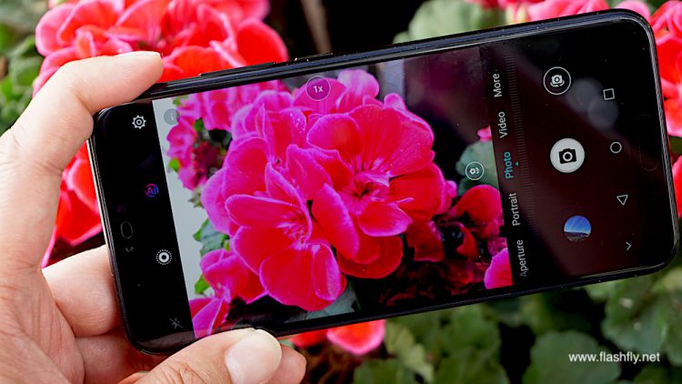 รีวิว Honor 10 สุดยอดแฟลกชิป กล้องคู่ 24MP พร้อม AI  อัจฉริยะ ดีไซน์กระจก Aurora สุดงาม ความจุ 128GB ราคาสุดคุ้ม