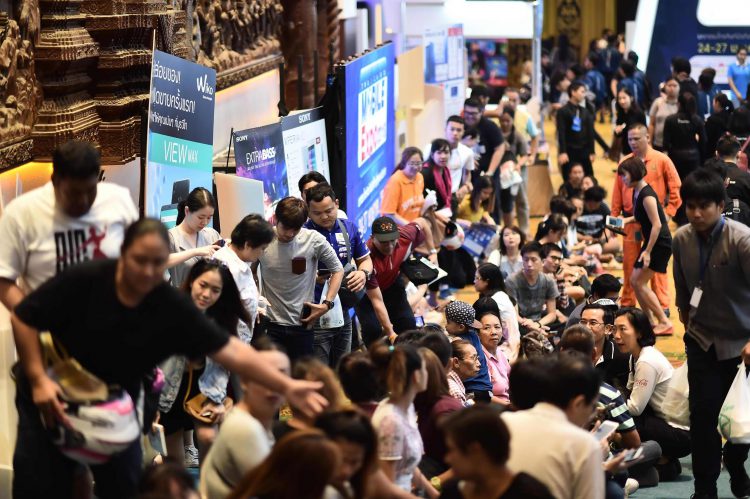 ผลตอบรับล้นหลาม! ผู้คนแห่ซื้อ Samsung Galaxy A6 / A6+ กล้องหน้าก็ปัง กล้องหลังก็แป๊ะ กับโปรสุดคุ้ม ถึงพรุ่งนี้เท่านั้น!ในงาน ‘ไทยแลนด์ โมบาย เอ็กซ์โป 2018’!