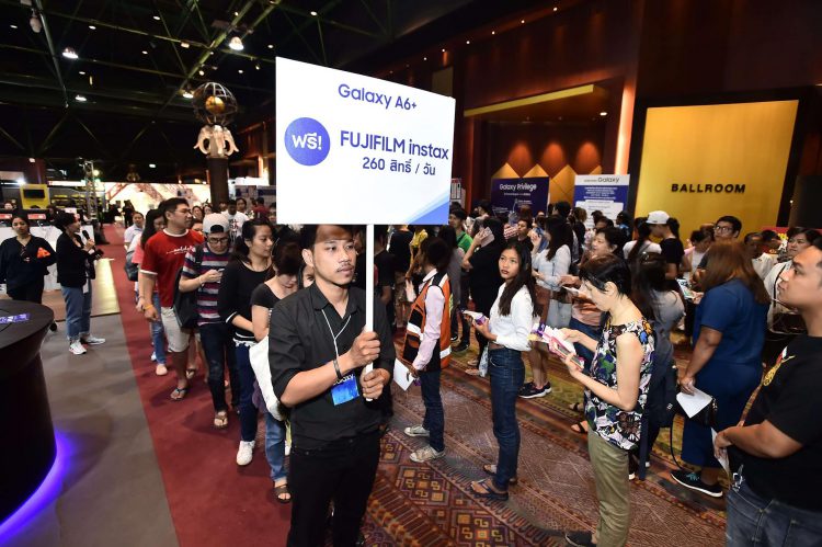 ผลตอบรับล้นหลาม! ผู้คนแห่ซื้อ Samsung Galaxy A6 / A6+ กล้องหน้าก็ปัง กล้องหลังก็แป๊ะ กับโปรสุดคุ้ม ถึงพรุ่งนี้เท่านั้น!ในงาน ‘ไทยแลนด์ โมบาย เอ็กซ์โป 2018’!