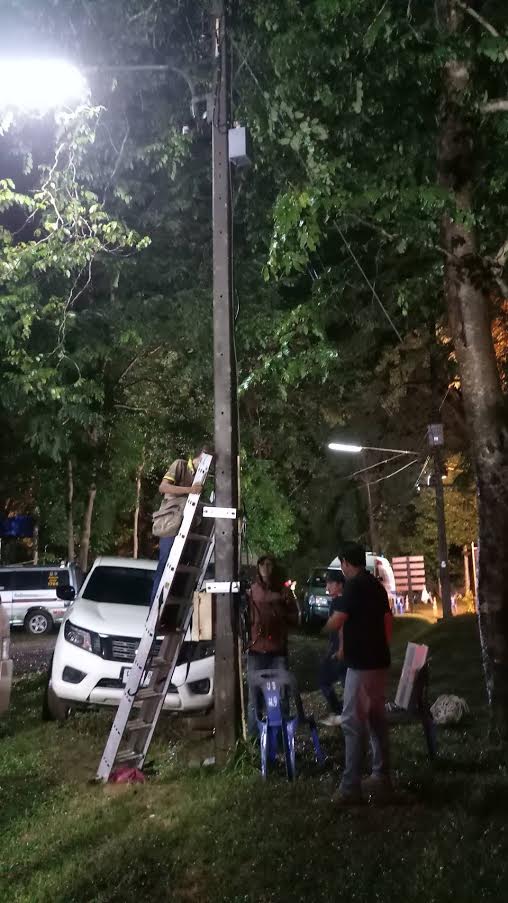 AIS เสริมกำลังเครือข่ายสื่อสารอย่างเต็มที่ ส่งรถสถานีฐานเคลื่อนที่เดินทางถึงพื้นที่แล้ว  พร้อมสนับสนุนการค้นหานักฟุตบอลเยาวชนที่ #ถ้ำหลวง