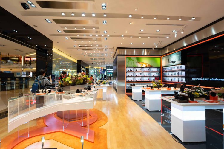 โซนี่ไทย ปรับโฉมโชว์รูม โซนี่ สโตร์ สยามพารากอนครั้งใหญ่  มุ่งยกระดับประสบการณ์บันเทิง ตอบโจทย์ไลฟ์สไตล์คนรุ่นใหม่  อัดแน่นผลิตภัณฑ์ล่าสุดครบครัน พ่วงบริการสุดเอ็กคลูซีฟ