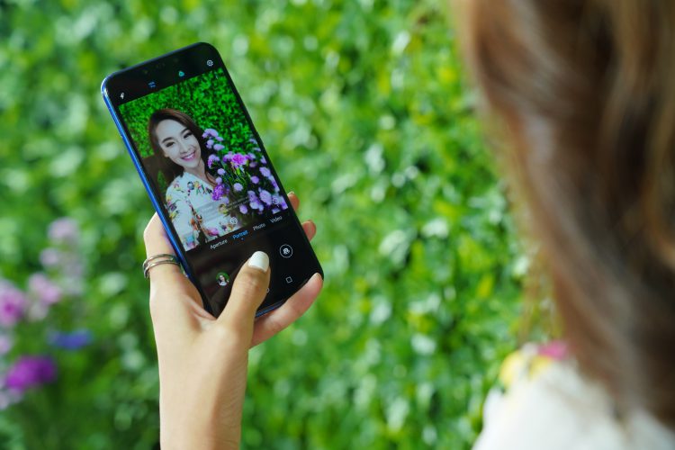 “HUAWEI nova 3 และ nova 3i” สมาร์ทโฟนปฏิวัติการเซลฟี่ 4 กล้อง สมองกล AI  เริ่มต้น 9,990 บาท รับฟรีของสมนาคุณมูลค่าสูงสุดกว่า 2,580 บาท  สำหรับลูกค้าสั่งจองล่วงหน้าตั้งแต่วันที่ 20 ก.ค. นี้เป็นต้นไป   