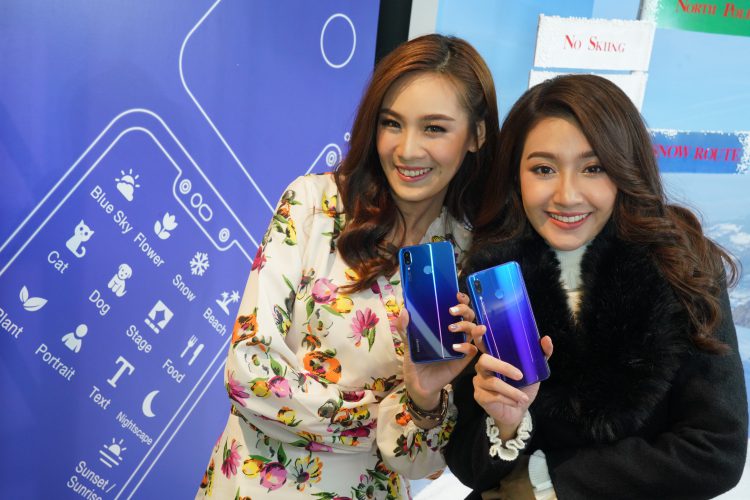 “HUAWEI nova 3 และ nova 3i” สมาร์ทโฟนปฏิวัติการเซลฟี่ 4 กล้อง สมองกล AI  เริ่มต้น 9,990 บาท รับฟรีของสมนาคุณมูลค่าสูงสุดกว่า 2,580 บาท  สำหรับลูกค้าสั่งจองล่วงหน้าตั้งแต่วันที่ 20 ก.ค. นี้เป็นต้นไป   
