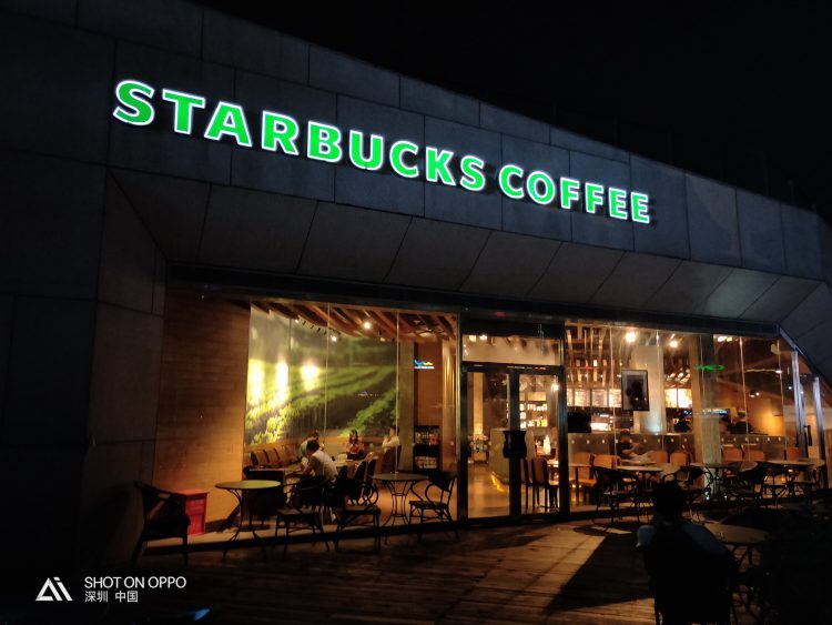 ชมภาพถ่ายตอนกลางคืนของ OPPO R15 Pro ด้วยกล้องหลังคู่ 20 + 16 ล้านพิกเซล รูรับแสง f/1.7 เซนเซอร์ใหม่ล่าสุดจาก Sony