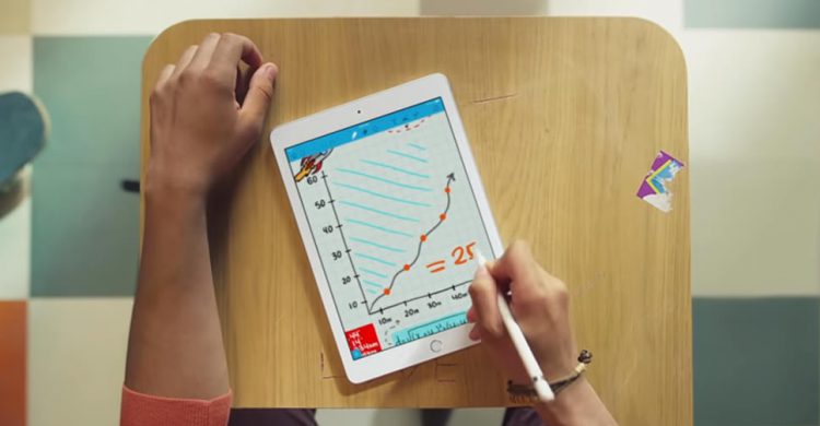 Apple ปล่อยวีดีโอโฆษณาชุดใหม่ของ iPad รุ่น 9.7 นิ้ว เน้นทำงานได้แบบแล็ปท็อป และพกพาสะดวกในระหว่างการเดินทาง