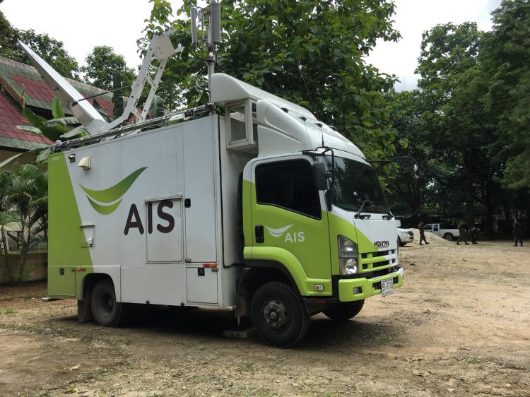 AIS ส่งรถสถานีฐานเคลื่อนที่เพิ่ม สนับสนุนภารกิจค้นหาหมูป่าอคาเดมี่เต็มที่