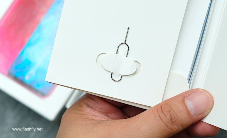 แกะกล่อง OPPO F9  มาพร้อม VOOC Flash Charge ในราคา 10,990 บาท แถม Smart Bag บัตร VIP CARD ประกันจอแตก 1 ปีเต็ม