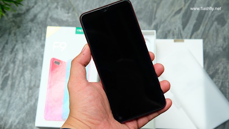 แกะกล่อง OPPO F9  มาพร้อม VOOC Flash Charge ในราคา 10,990 บาท แถม Smart Bag บัตร VIP CARD ประกันจอแตก 1 ปีเต็ม