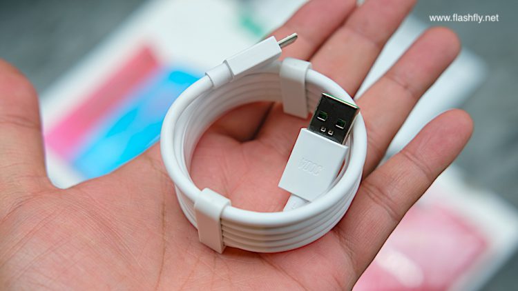 แกะกล่อง OPPO F9  มาพร้อม VOOC Flash Charge ในราคา 10,990 บาท แถม Smart Bag บัตร VIP CARD ประกันจอแตก 1 ปีเต็ม