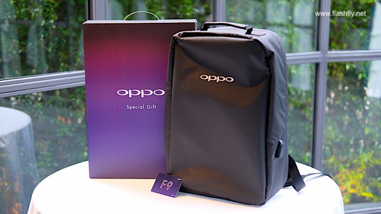 แกะกล่อง OPPO F9  มาพร้อม VOOC Flash Charge ในราคา 10,990 บาท แถม Smart Bag บัตร VIP CARD ประกันจอแตก 1 ปีเต็ม