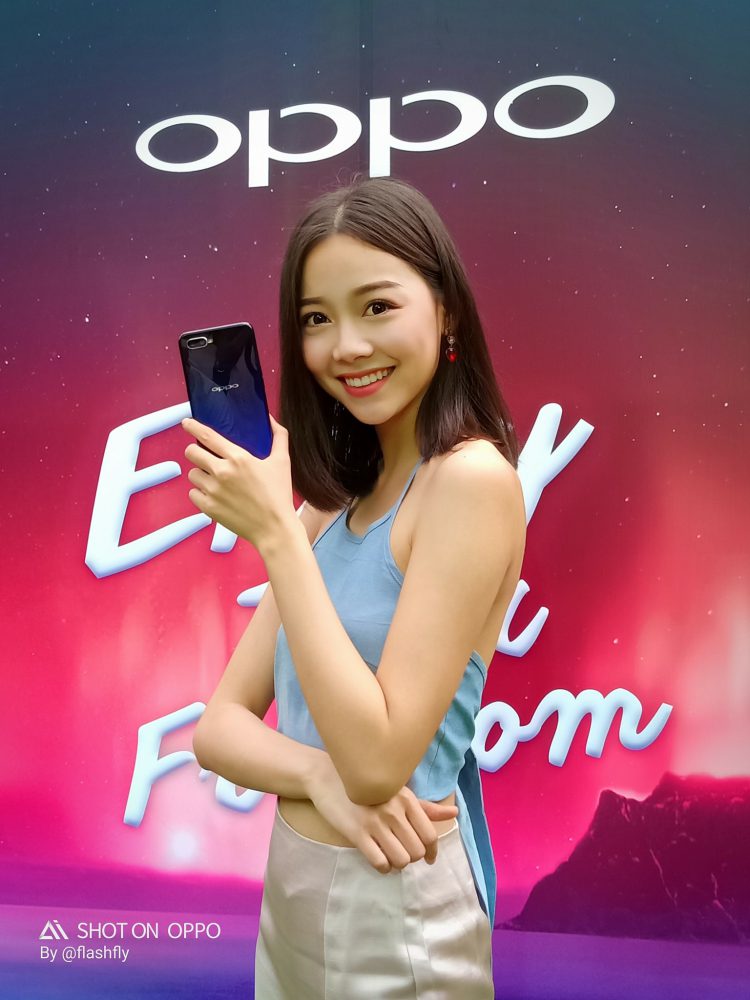 พรีวิว OPPO F9 หน้าจอดีไซน์หยดน้ำ ฝาหลังไล่เฉดสีกลีบดอกไม้ รองรับ VOOC Flash Charge ในราคาเพียง 10,990 บาท