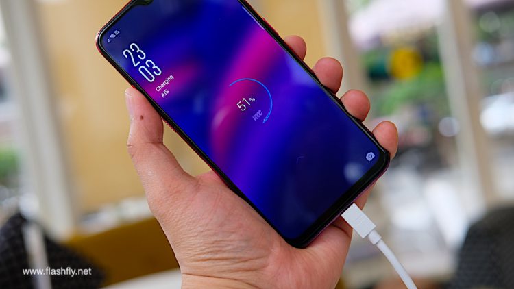 รีวิว OPPO F9 ฉบับจัดเต็ม ดีไซน์สุดงาม รองรับ VOOC Flash Charge ชาร์จ 5 นาทีคุยได้ 2 ชั่วโมง