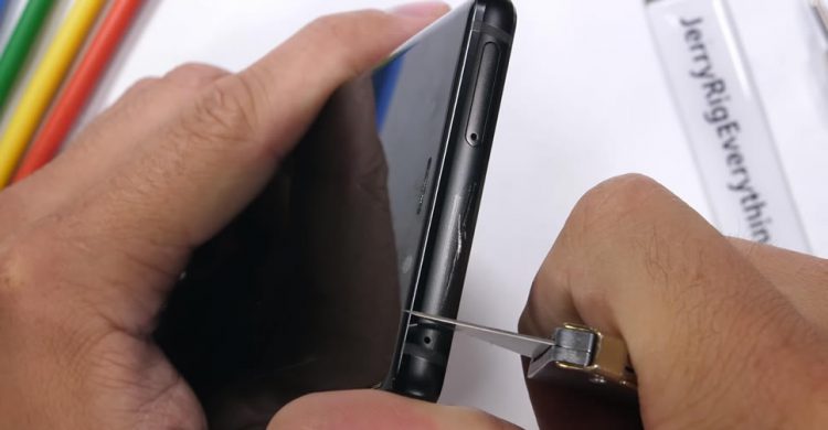 รอดไหม? Samsung Galaxy Note 9 และปากกา S Pen ถูกทดสอบความทนทาน ผ่านใบมีด ลนไฟ และดัดให้งอ