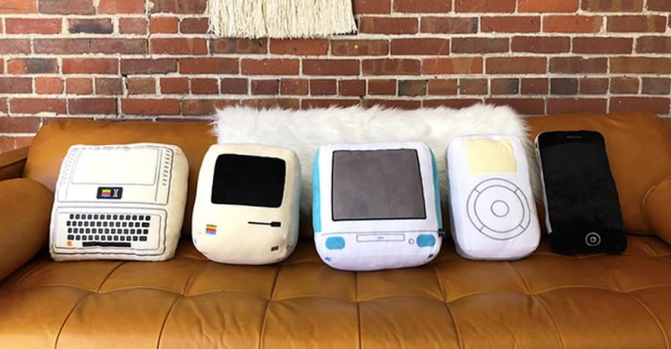 ของมันต้องมี!! หมอนอิงดีไซน์เก๋ ได้รับแรงบันดาลใจมาจากผลิตภัณฑ์สุดคลาสสิคของ Apple