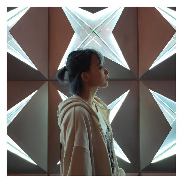 OPPO R17 Pro มาพร้อมกล้องหลัง 3 ตัว F/1.5 สแกนนิ้วบนหน้าจอ แรม 8GB รองรับ Super VOOC Flash Charge ราคาราว 19,990 บาท